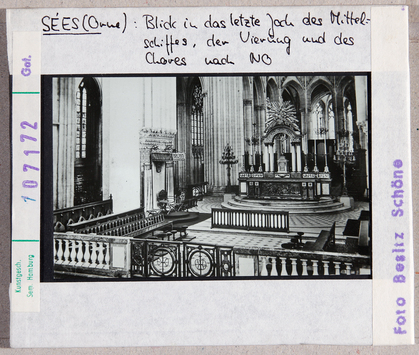 Vorschaubild Seés: Kathedrale, Blick in das letzte Joch des Mittelschiffs, Vierung und Chor nach Nordosten 